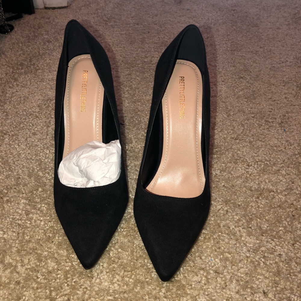 Prettylittlething black suede heels